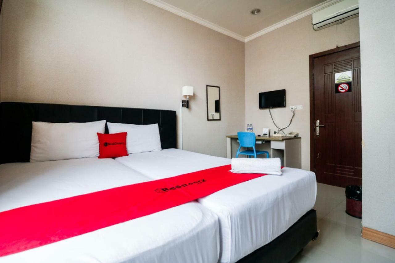 Hotel Reddoorz @ Ranotana Manado Zewnętrze zdjęcie